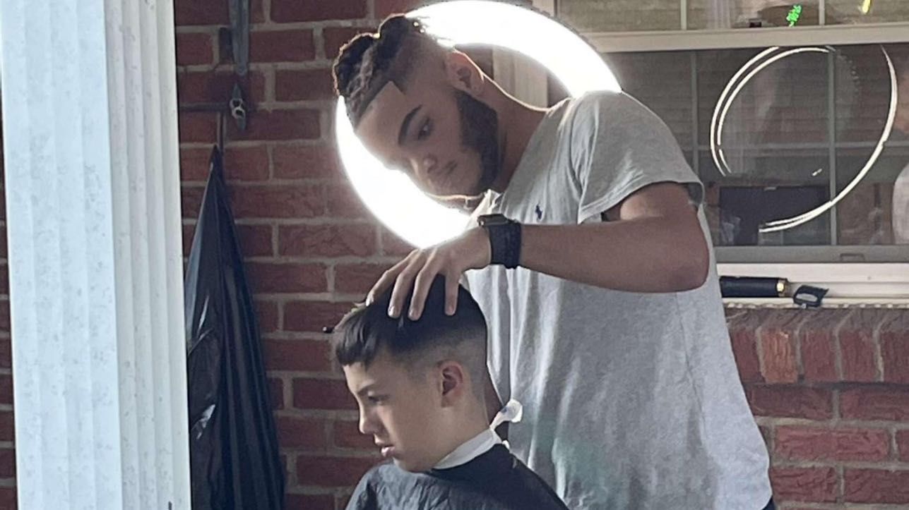671972693dde475aab99311d742992-jahcuts-biz-photo-9af862fb7260437a9d304f479e8338-booksy (1)