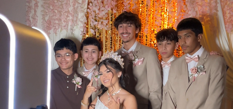quinceañera with her court at the photo booth