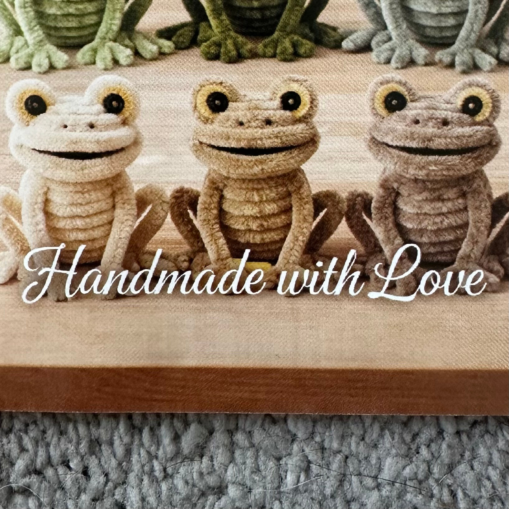 Pipe cleaner DIY frogs