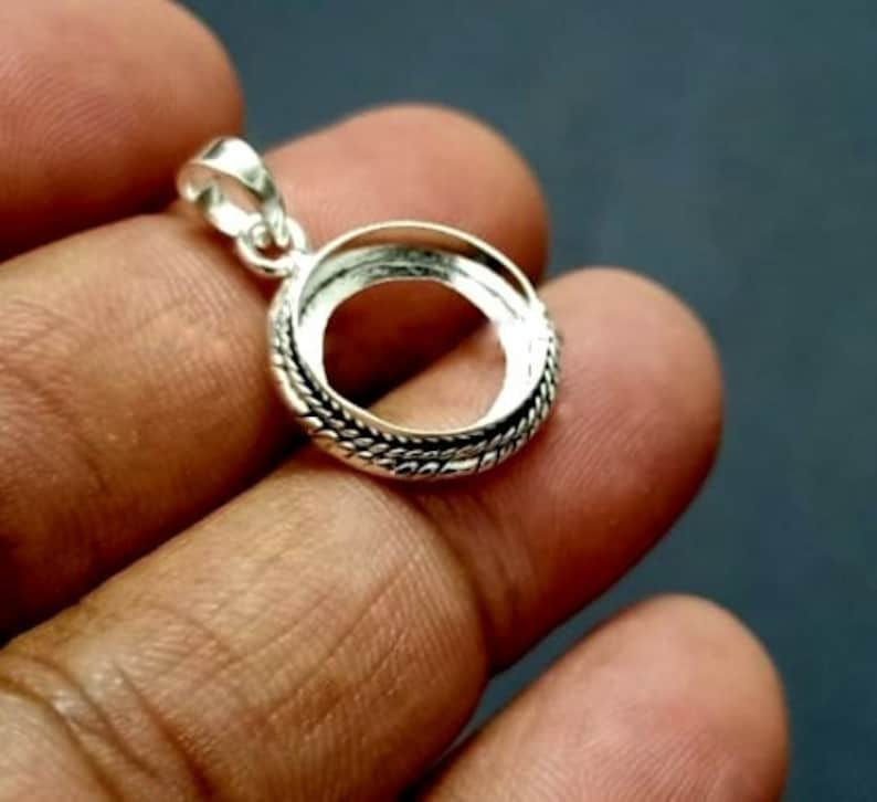 925 Sterling Silver Round Shape Handcrafted Pendant Bezel Setting.