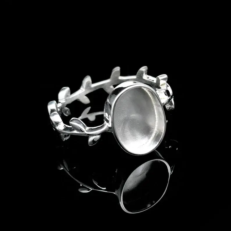 Thumbnail: 925 Sterling Silver Oval Shape Handcrafted Bezel Ring With Leaf Band