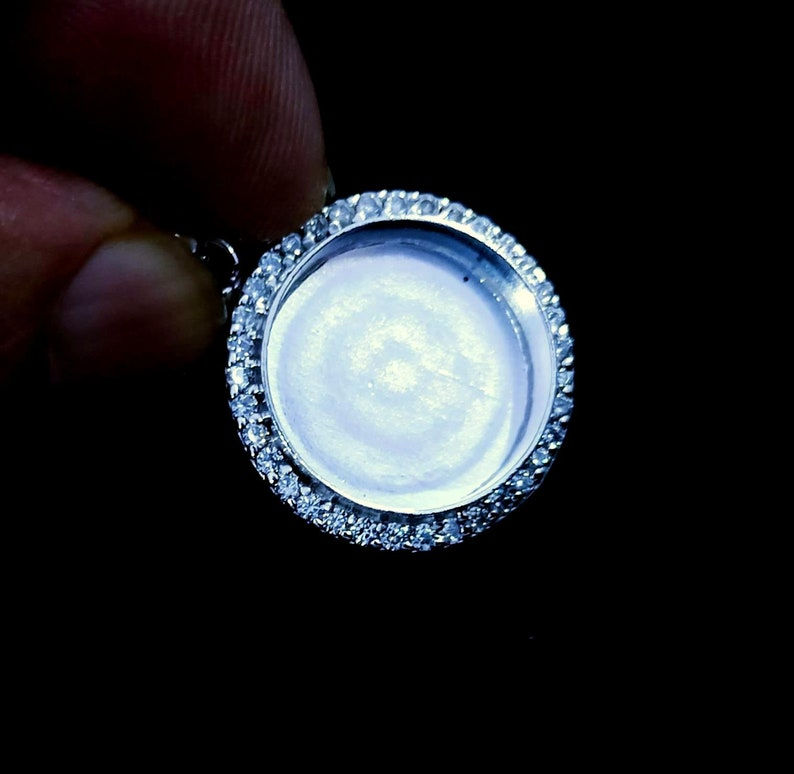 Thumbnail: 925 Sterling Silver Round Shape Blank Setting Pendant With CZ Gemstone.