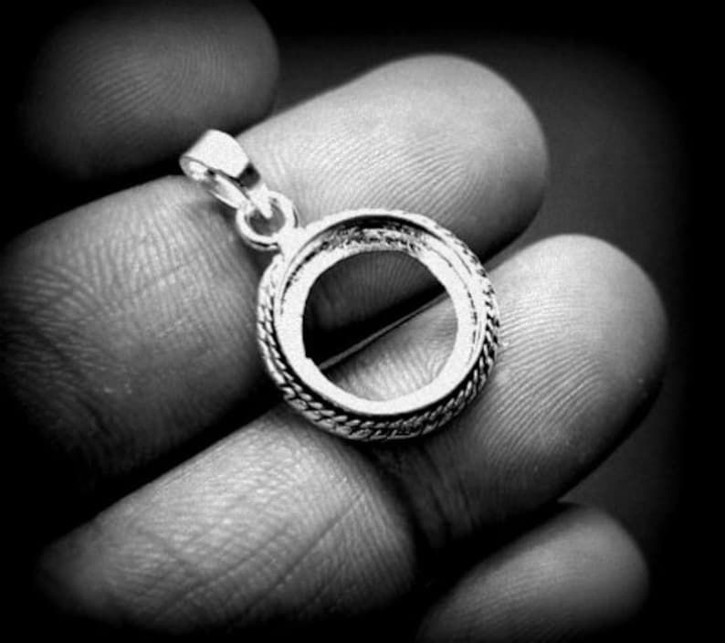 Thumbnail: 925 Sterling Silver Round Shape Handcrafted Pendant Bezel Setting.