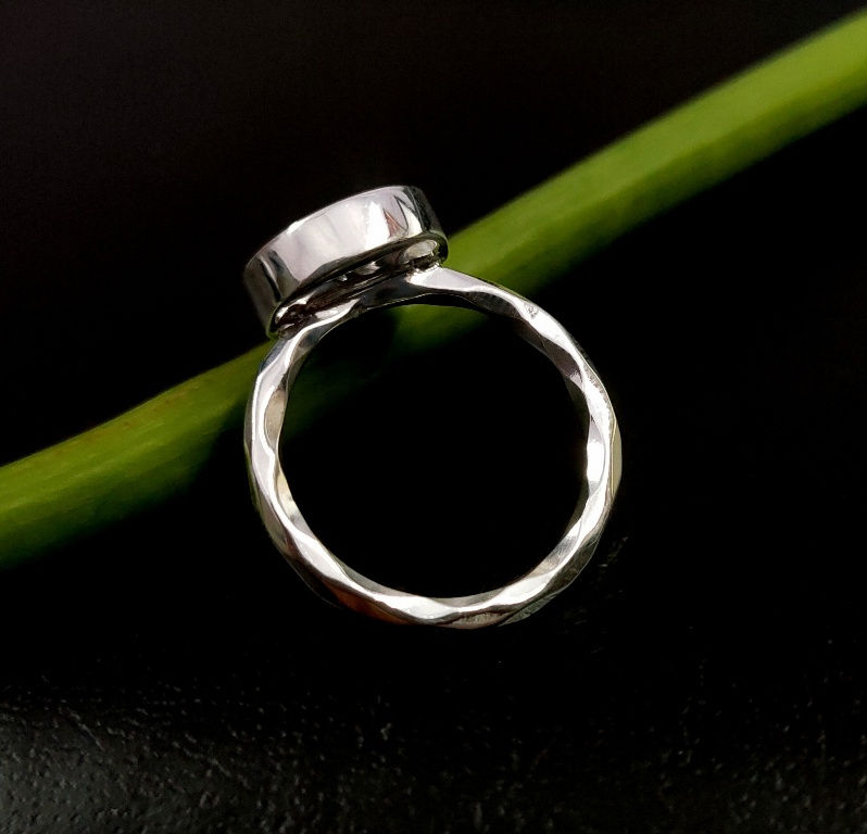 Thumbnail: 925 Sterling Silver Round Shape Ring Bezel Setting With Twisted Band.