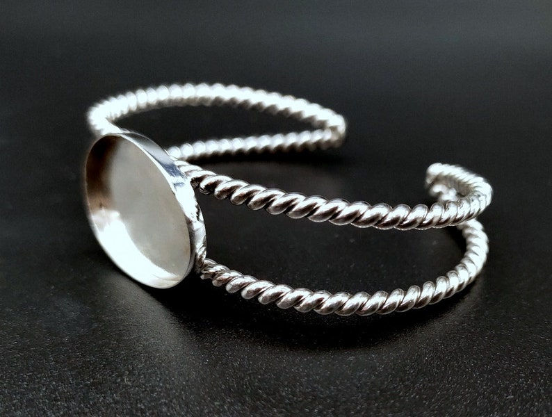 Thumbnail: 925 Sterling Silver Oval Shape Handcrafted Rope Wire Bangle Bezel Cuff Setting.