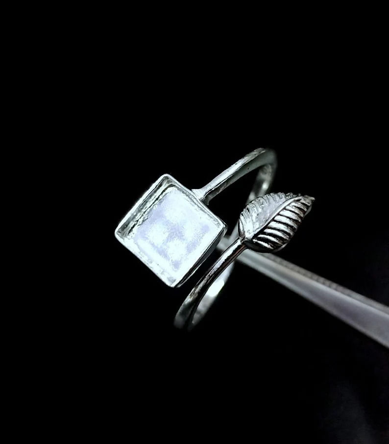 Thumbnail: 925 Sterling Silver Plain Bezel Ring Setting With Leaf For Square Shape Gemstone
