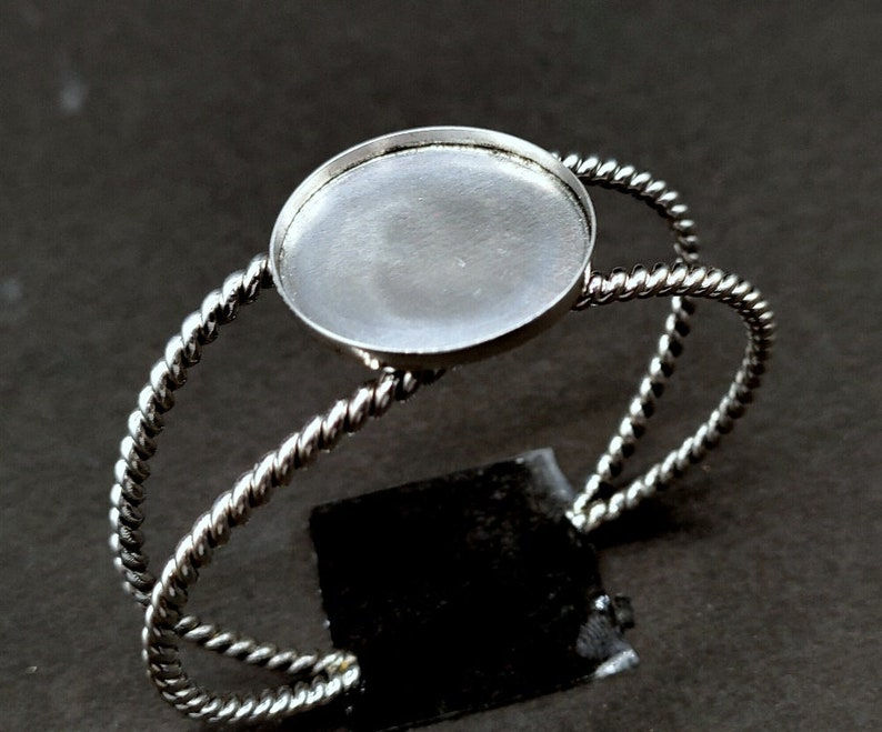 Thumbnail: 925 Sterling Silver Round Shape Handcrafted Rope Wire Bangle Bezel Cuff Setting.