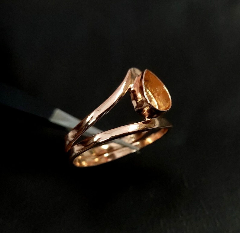 Thumbnail: 925 Sterling Silver Spilt Band Ring Bezel For Pear Shape Gemstones.