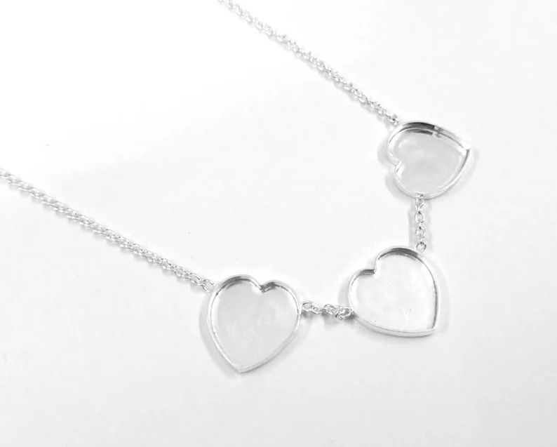 Thumbnail: 925 Sterling Silver Heart Shape Handcrafted Necklace With Chain Bezel Setting.