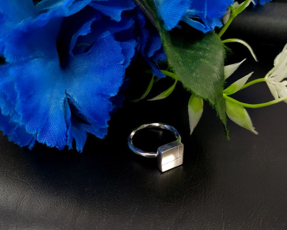 Thumbnail: 925 Sterling Silver Square Shape Ring Bezel Setting With Twisted Band.
