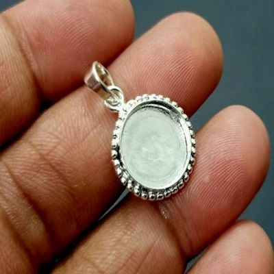 925 Sterling Silver Round Shape Handcrafted Pendant Bezel Setting.