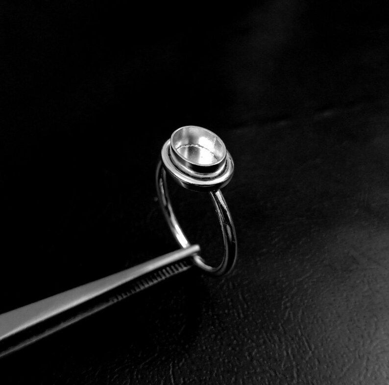 Thumbnail: 925 Sterling Silver Ring For Oval Shape Gemstone With Round Wire Band.