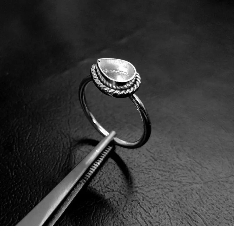925 Sterling Silver Ring For Pear Shape Gemstone With Round Wire Band.