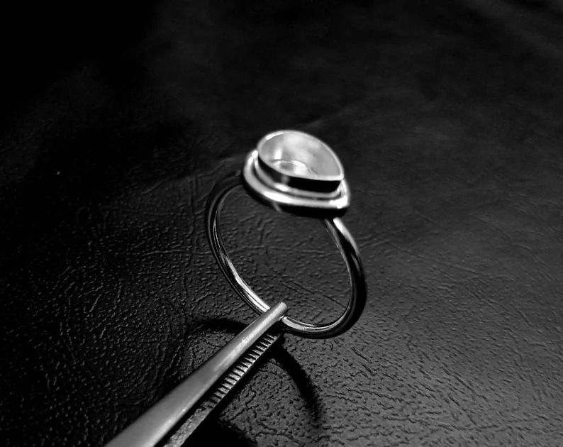 Thumbnail: 925 Sterling Silver Ring For Pear Shape Gemstone With Round Wire Band.