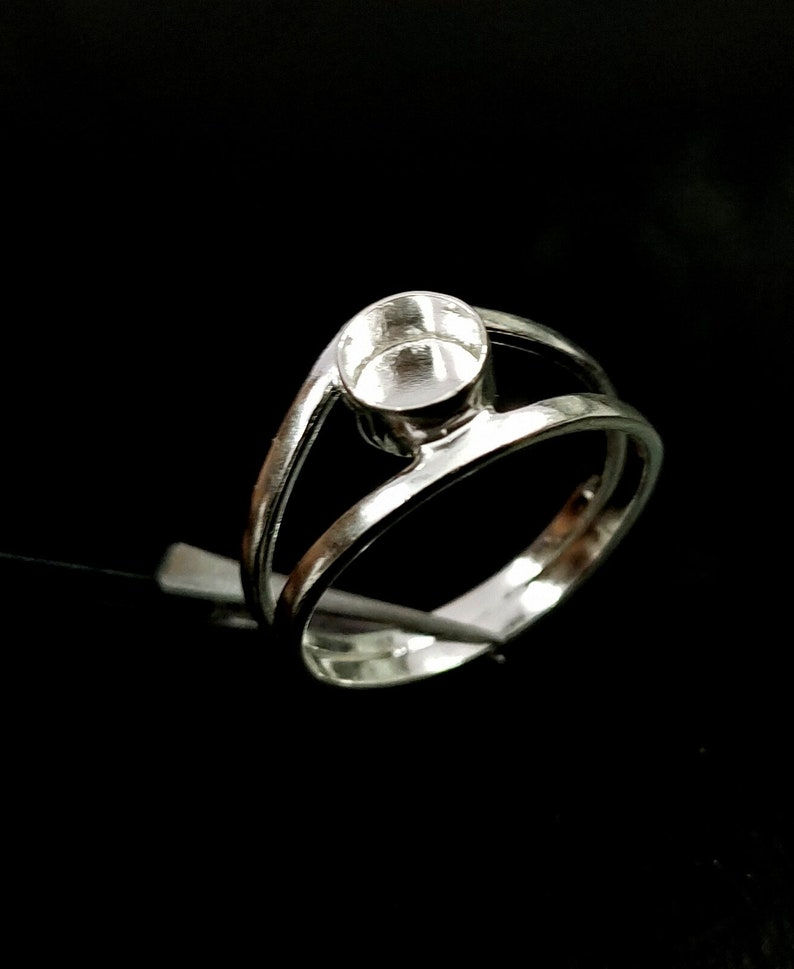 Thumbnail: 925 Sterling Silver Ring Bezel For Round Shape Gemstone With Split Band.
