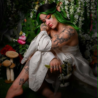 taylor rayna.jpg