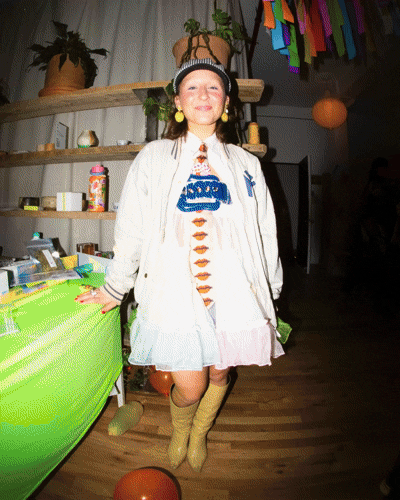 TWOOFIE CIRCUS-3_2.gif