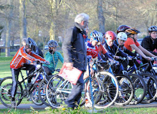 Round The Pond and Grasstrack Racing Returns