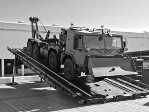 Hĺbková analýza Czechoslovak Group od REXA & ROMAN PARTNERS: vyprošťovacie vozidlo TREVA-30 spoločnosti Excalibur Army na podvozku Tatra Force 8×8 ako symbol vertikálnej integrácie a globálnych exportov CSG po IPO na Euronext Amsterdam