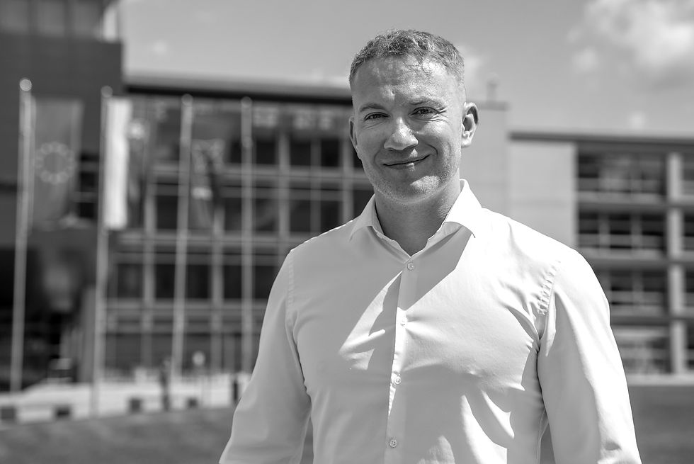 Martin Kapitulík pri natáčaní klipu Odvaha urobiť viac, kampane založenej na prieskume medzi mladými v Žilinskom kraji