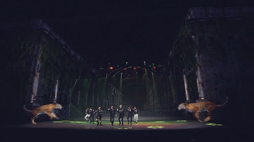 y2meta.com - Beyond LIVE _ 지금까지 경험하지 못한 새로운 라이브 콘서트 #3-(1080p).mp4_20220120_142311.840.jpg