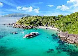 snorkeling-in-phu-quoc-island.webp
