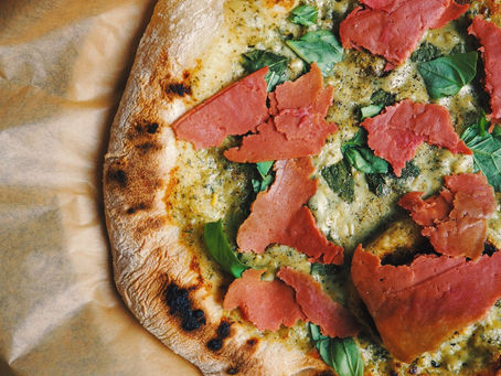Pizza Vegan Crème de Mozzarella au Pesto & Jambon Italien