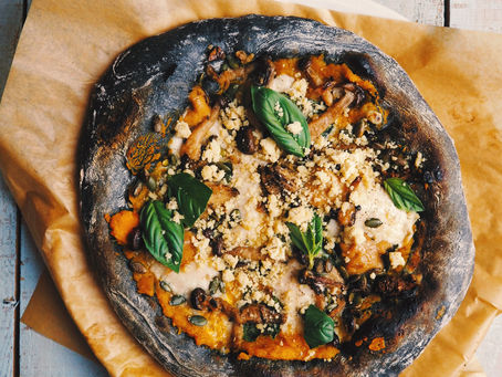 Pizza d'Automne Courge & Champignons 🎃 + Pâte à Pizza Noire à 65% d'hydratation🦇