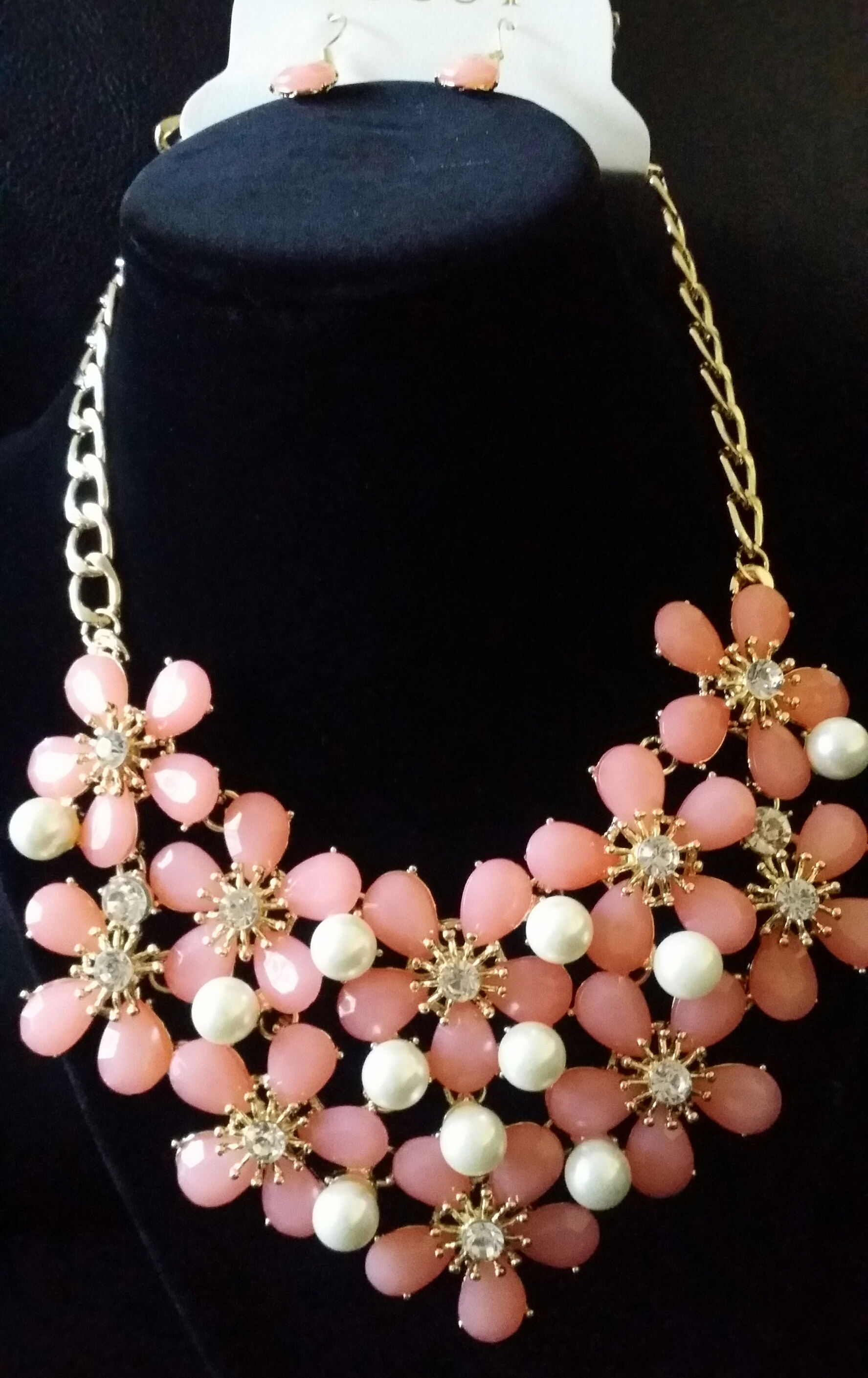 Flower With Pearls Necklace Set