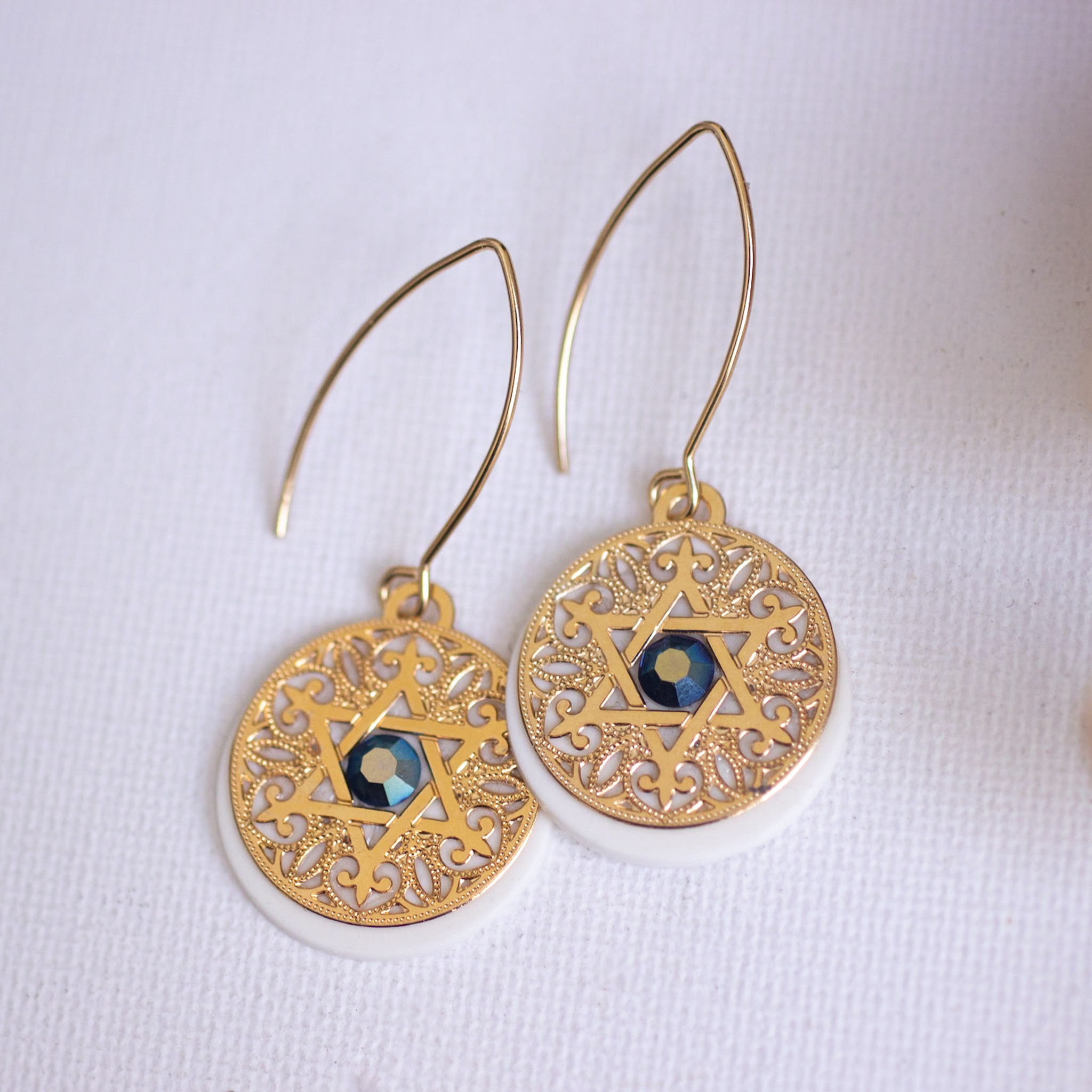 עגיל גבורה לבן