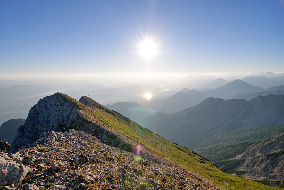 Wandern am Mittagskogel – Natur, Ruhe und beeindruckende Ausblicke. 🥾⛰️                                                               © Region Villach Tourismus/ Adrian Hipp                 