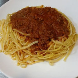 Espagueti con Salsa Boloñesa