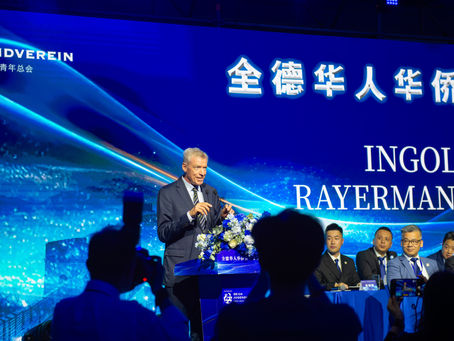 全德华人华侨青年总会在德国杜塞尔多夫启航