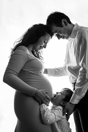 Photo grossesse famille en studio - Photographe grossesse dans les Vosges, proche Nancy. Julien MARIA