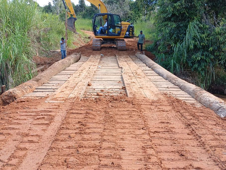Prefeitura de Epitaciolândia realiza melhorias no Ramal da Fontinele e Reconstrói Ponte, Atendendo a demanda dos Produtores Rurais
