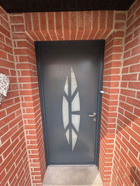 Porte d'entrée avec vitrage brouillé