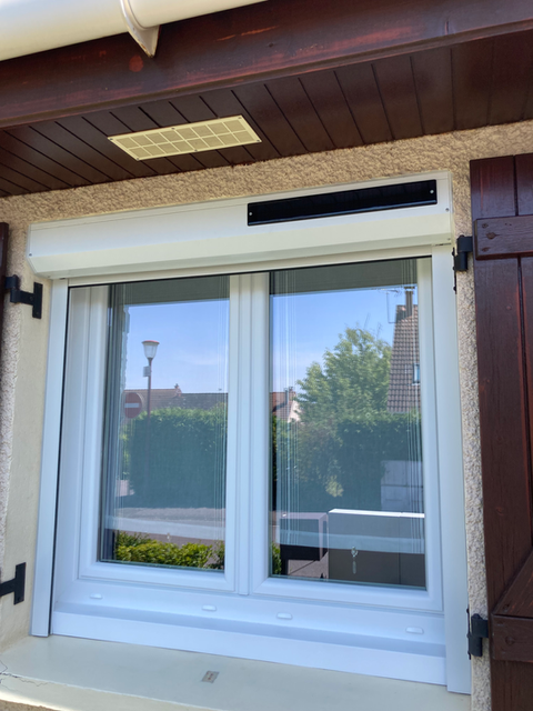 Fenêtre pvc blanc volet solaire intégré 