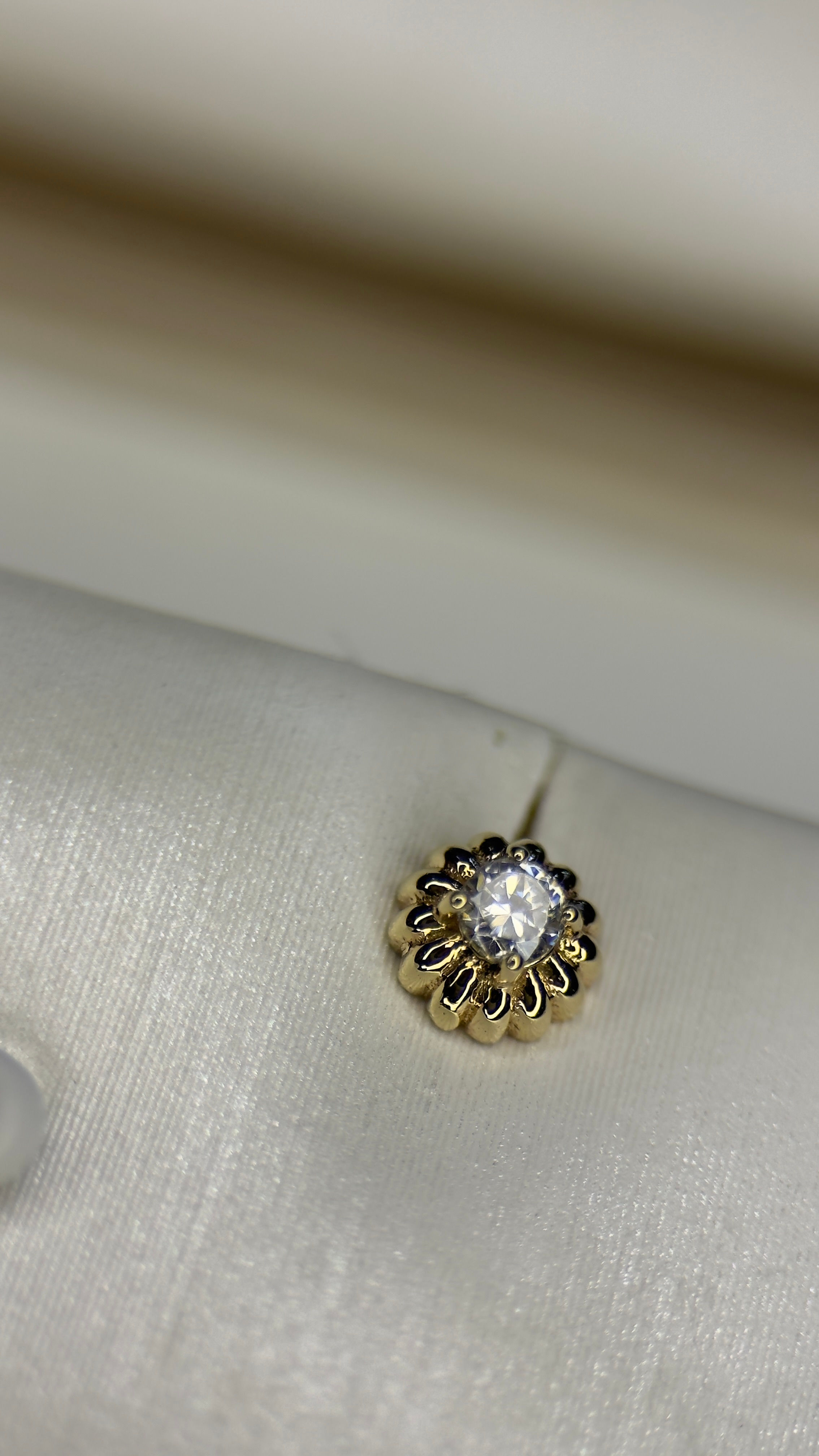 Flor ornamentada Ouro