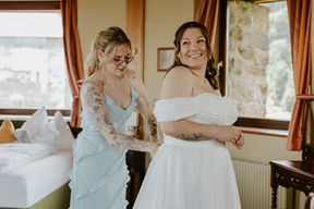 Braut Getting Ready Burg Deutschlandsberg Hochzeitsfotograf und Videograf Team