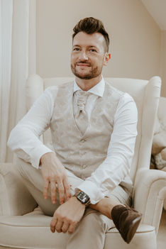 Getting Ready Bräutigam Latschenwirt Hochzeitsfotograf und Videograf Team