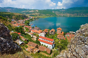 Korce-county-Lin-village-on-lake-ohrid-i
