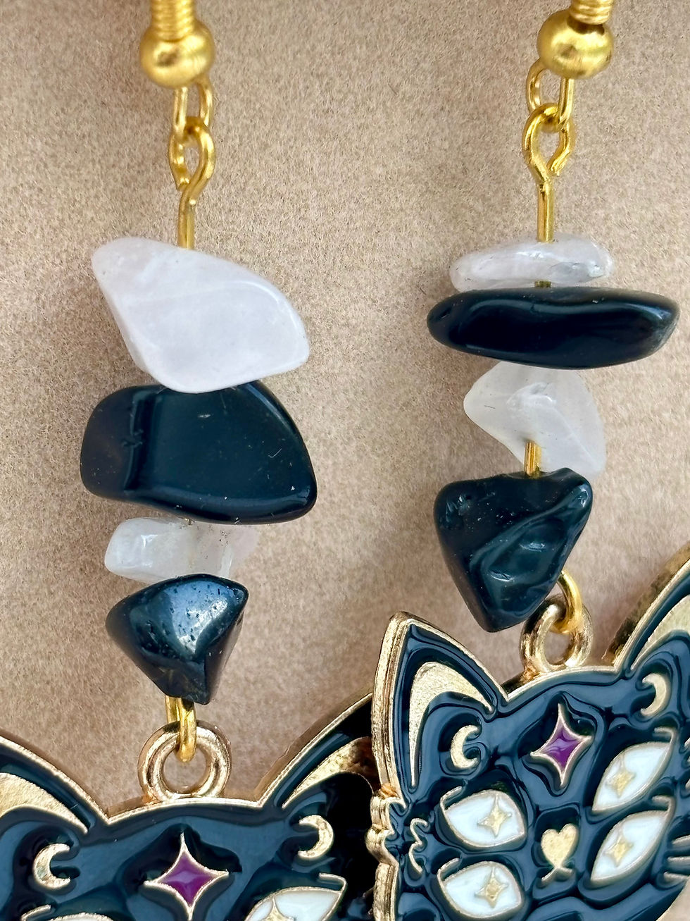 Miniature : Boucles d'oreilles avec obsidienne, quartz rose et chat noir dans une tasse