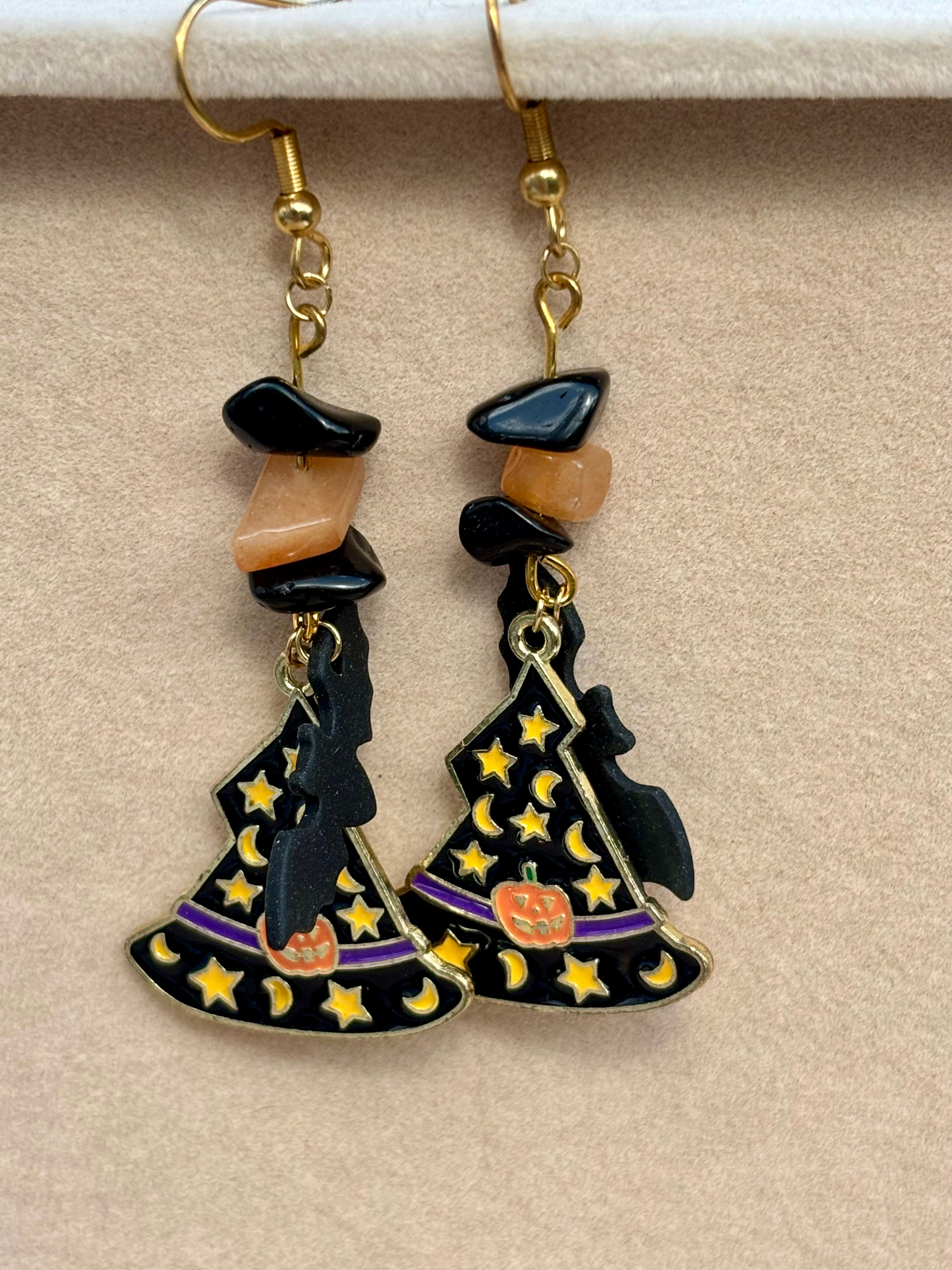 Boucles d'oreilles avec de l'obsidienne, de la cornaline et un chapeau
