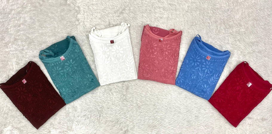 Sleeveless chikankari short top