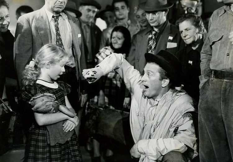 Kirk Douglas Really Makes the Most Out of Being in Post-Holocaust Europe!