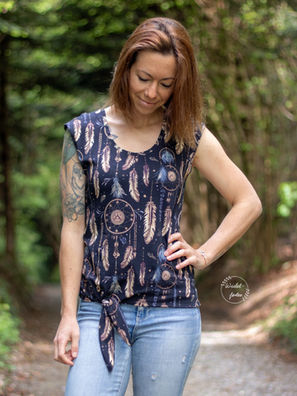 Düstere und traditionelle Stoffe Onlineshop von Mountain Merch Schweiz – Jersey – French Terry – Baumwollstoffe – Canvas – Webware – Bordürenstoffe – Panels mit düsteren Designs. Tolle Eigenproduktionen zum Nähen sowie Nähzubehör zu günstigen Preisen. Merch Schweiz – Jersey – French Terry – Baumwollstoffe – Canvas – Webware – Bordürenstoffe – Panels mit düsteren Designs. Tolle Eigenproduktionen zum Nähen sowie Nähzubehör zu günstigen Preisen.