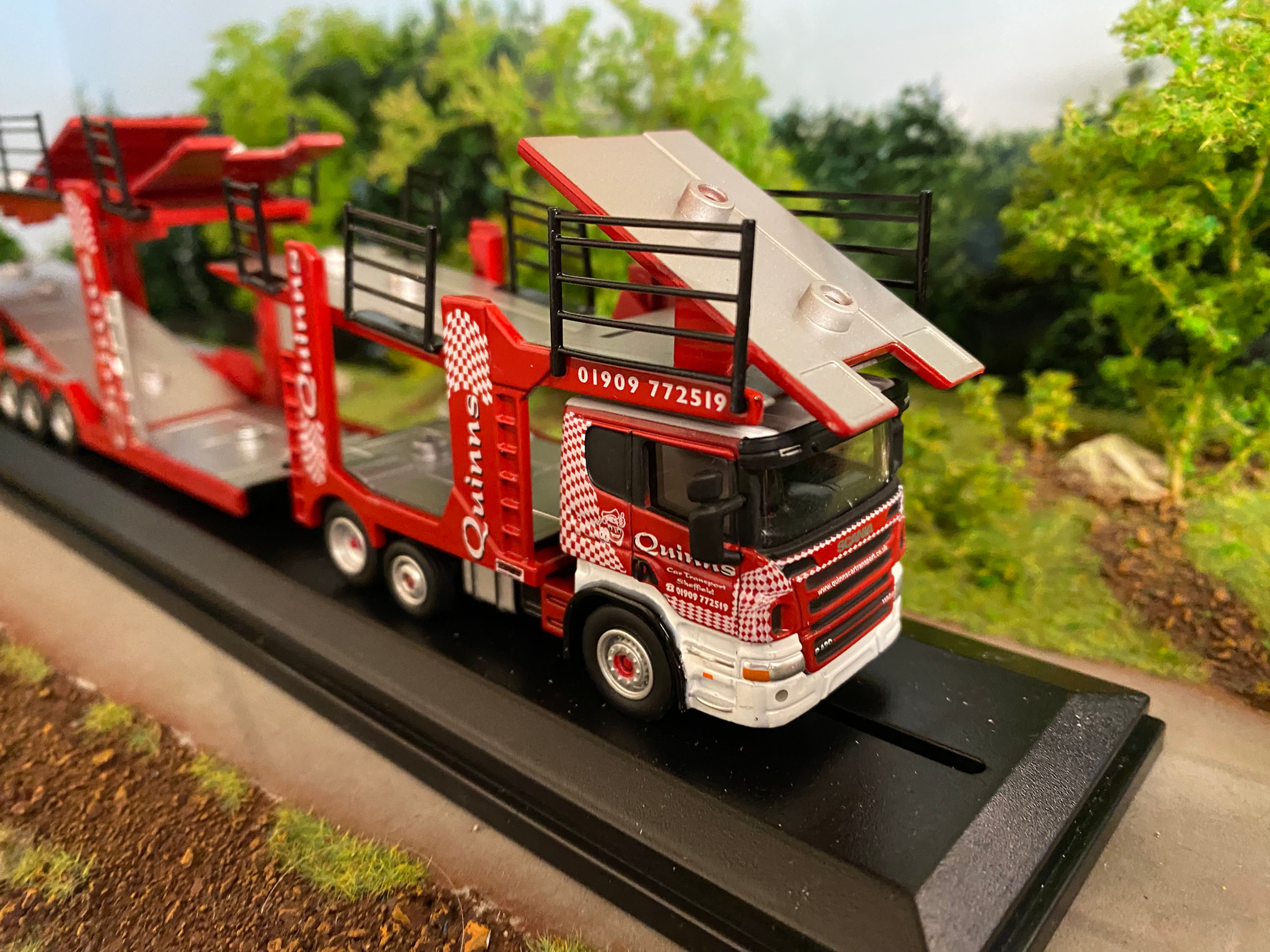 Oxford Diecast Quinn’s 