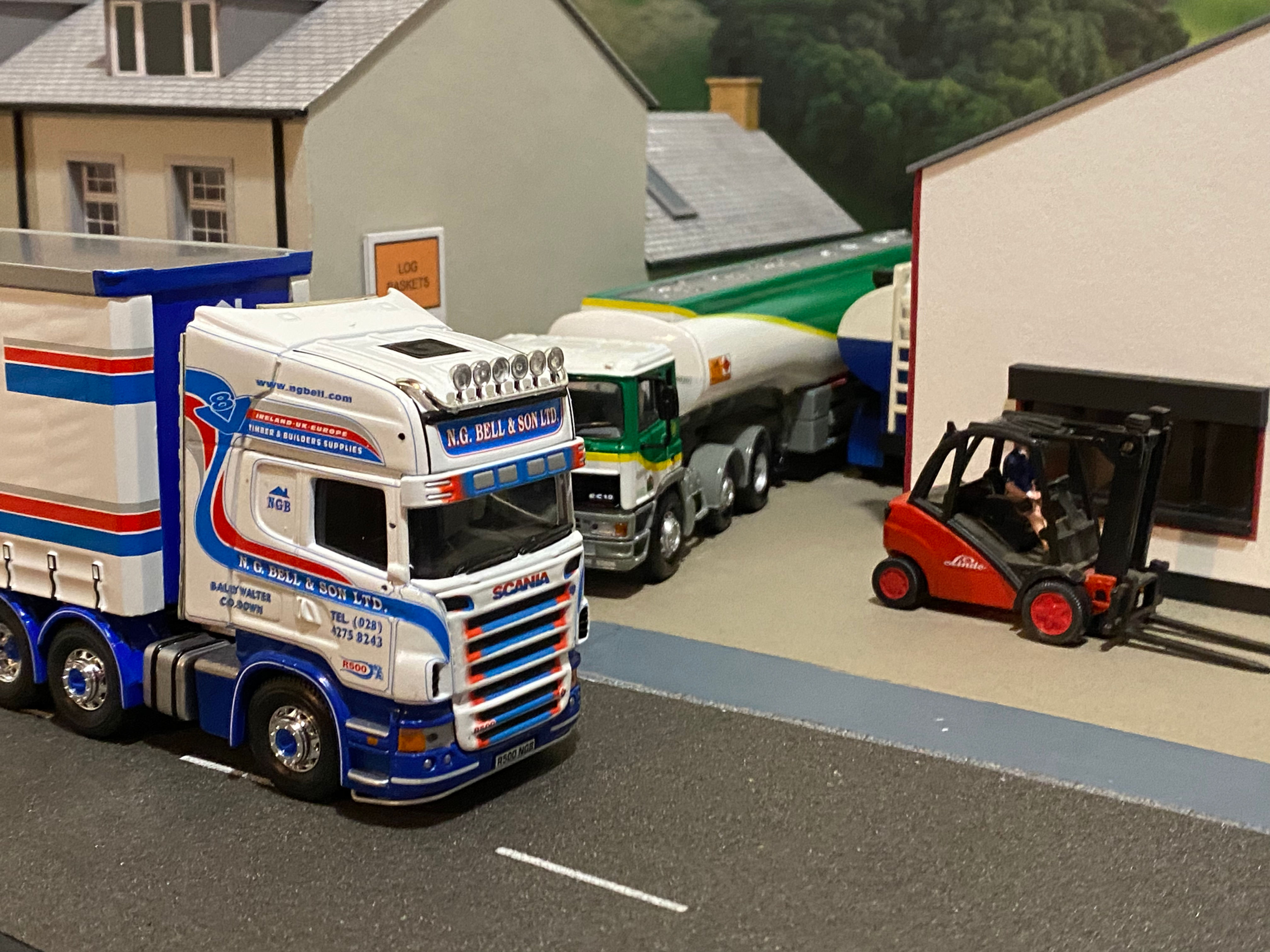 Corgi CC13758 N G Bell & Sons 