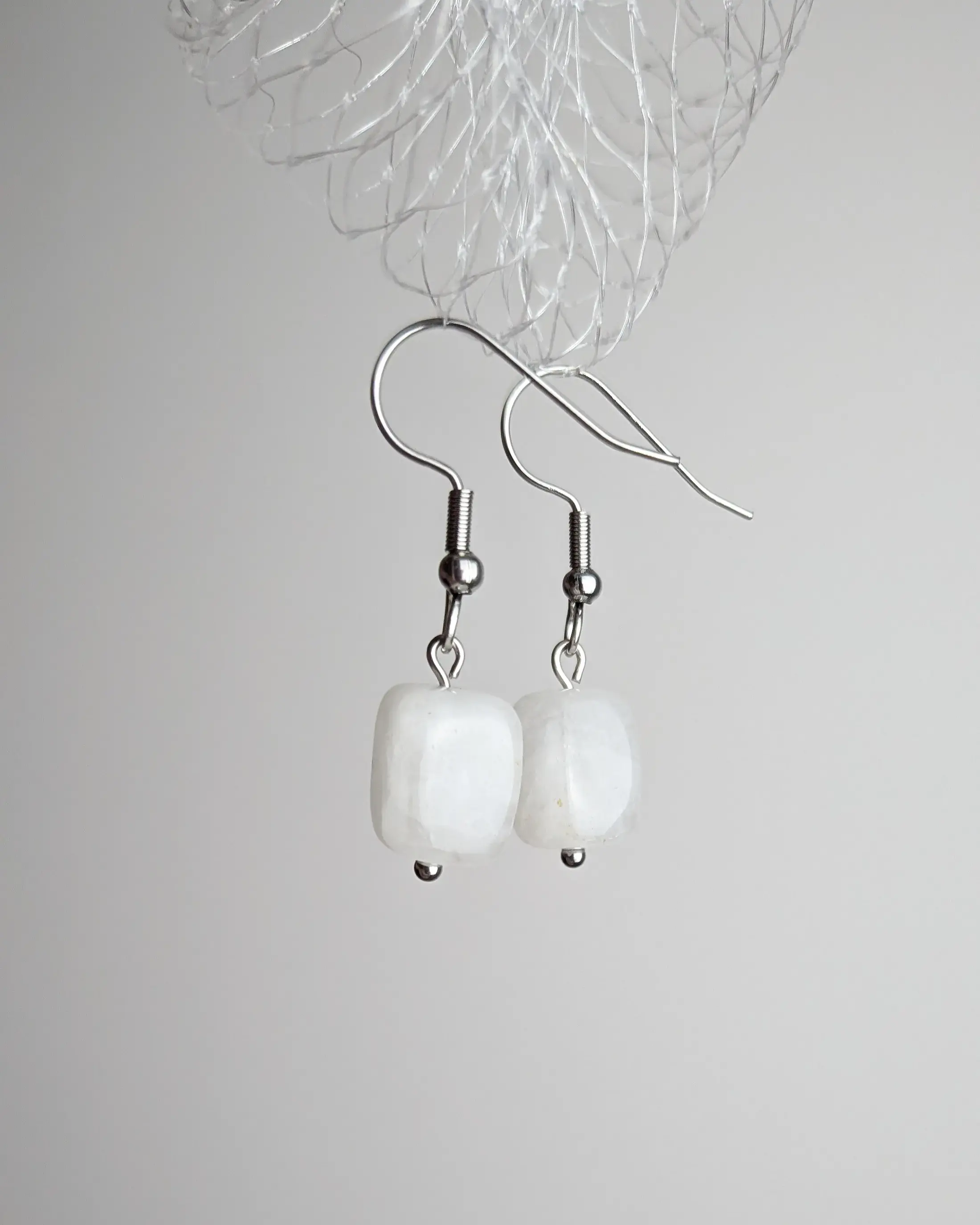 kolczyki ze stali szlachetnej z naturalnym kwarcem