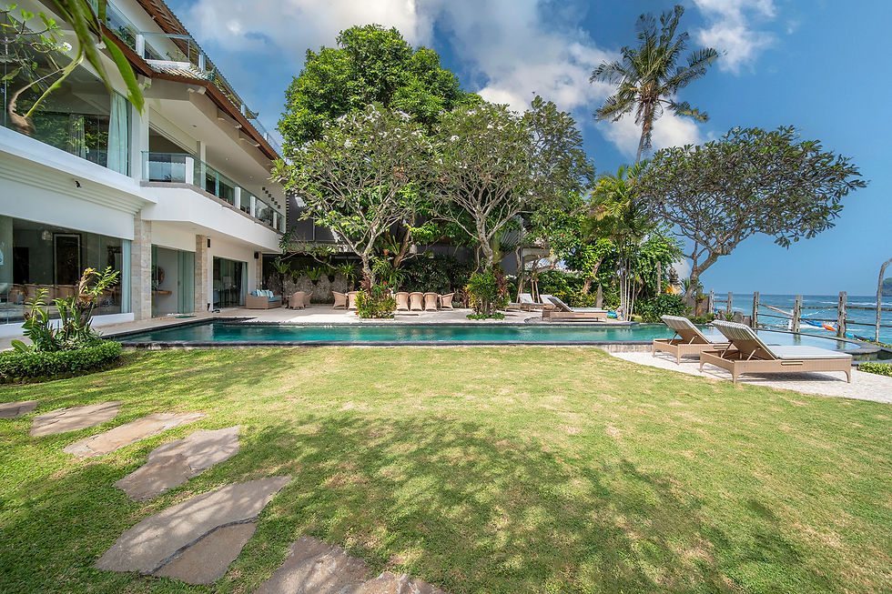 Spacious garden and infinity pool